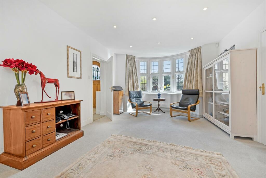 6 bedroom detached house for sale in Alma Road, Windsor, SL4