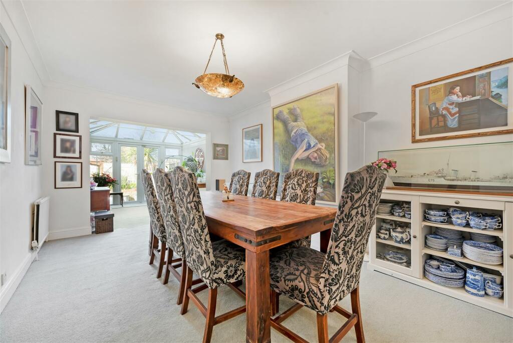 6 bedroom detached house for sale in Alma Road, Windsor, SL4