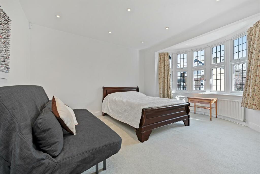 6 bedroom detached house for sale in Alma Road, Windsor, SL4