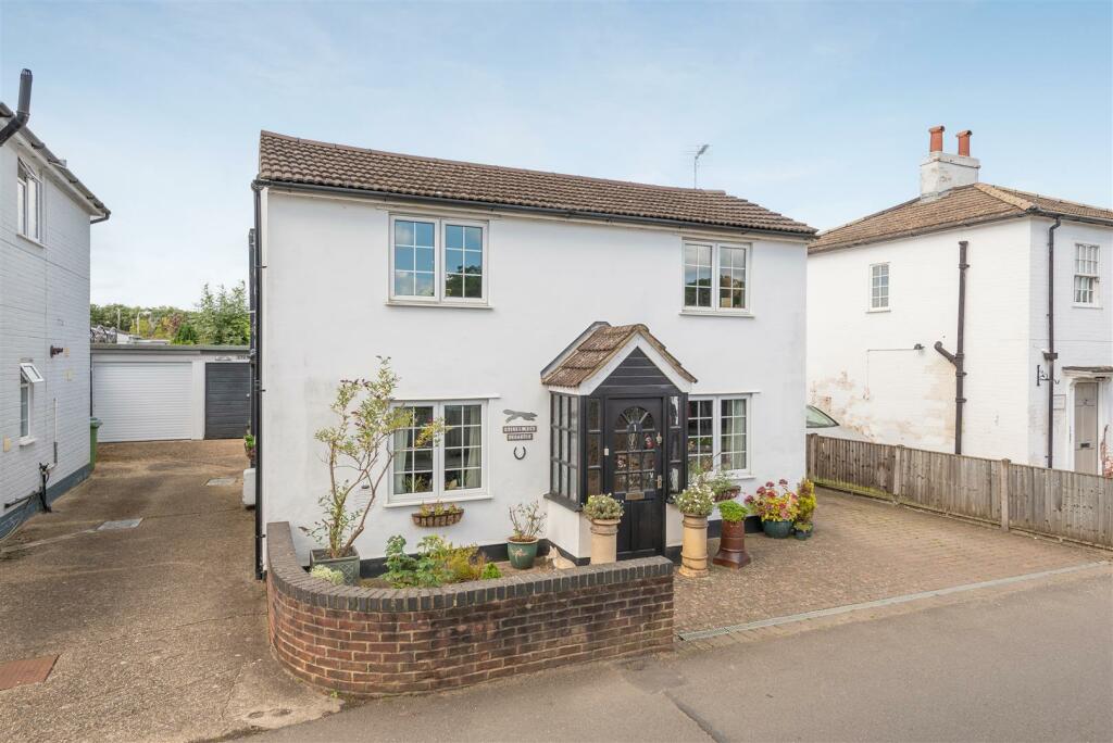 3 bedroom detached house for sale in Squirrel Lane, Winkfield, SL4