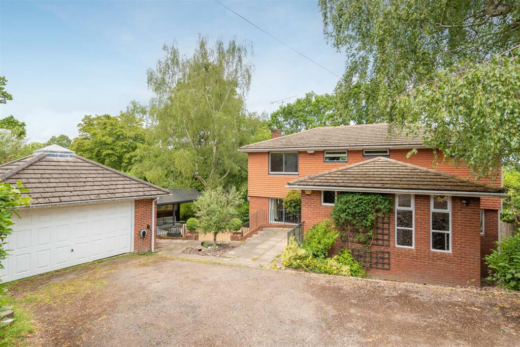 5 bedroom detached house for sale in St. Leonards Hill, Windsor, SL4