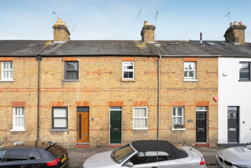 2 bedroom terraced house for sale in Vansittart Road, Windsor, SL4