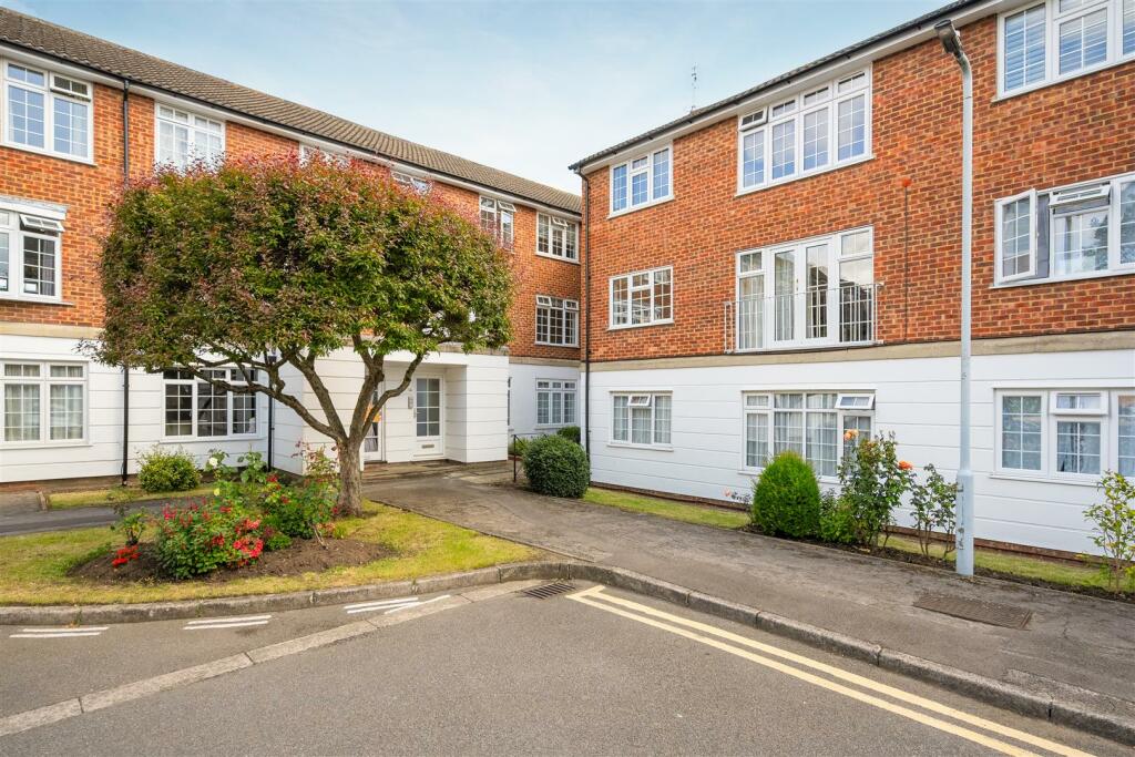 2 bedroom apartment for sale in Lammas Court, Windsor, SL4
