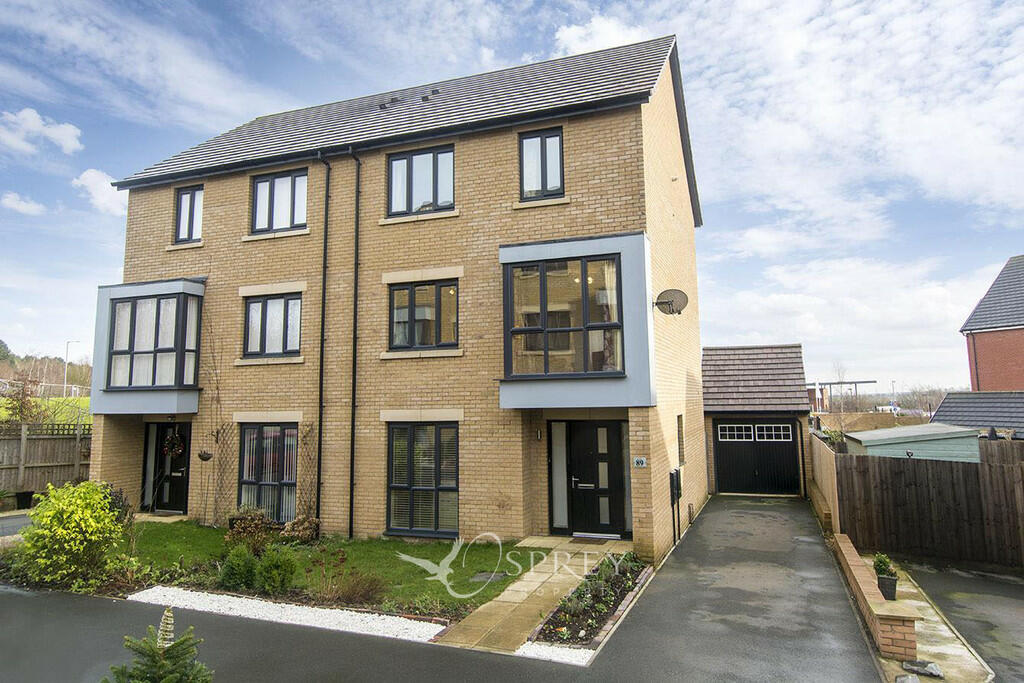4 bedroom semidetached house for sale in Kesteven Way, Corby, NN18