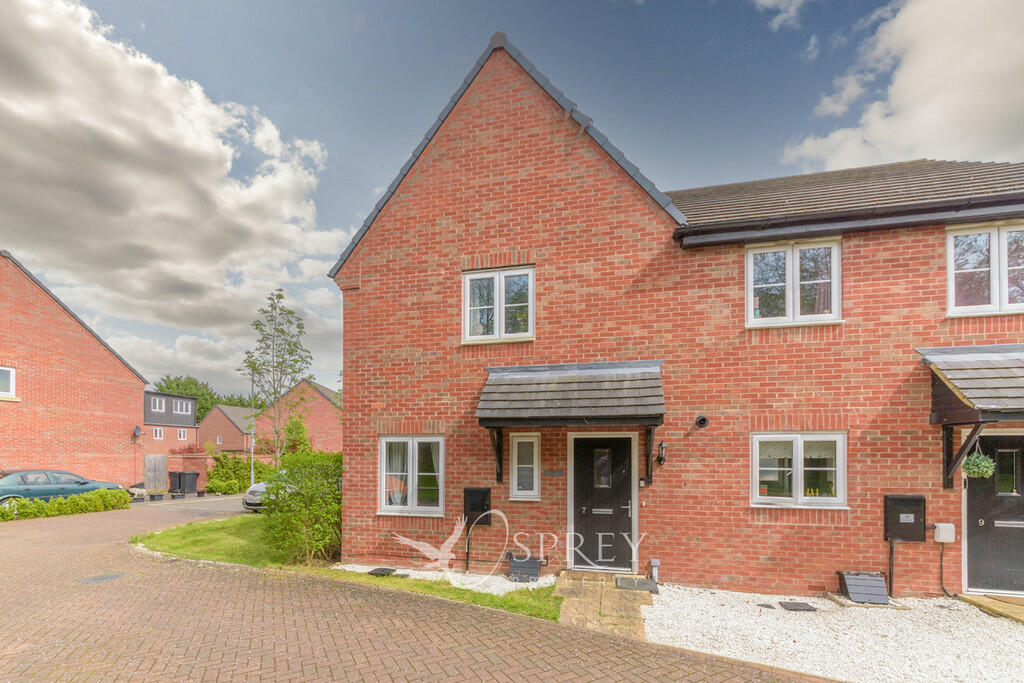 3 bedroom semidetached house for sale in Greenfields Drive, Oundle
