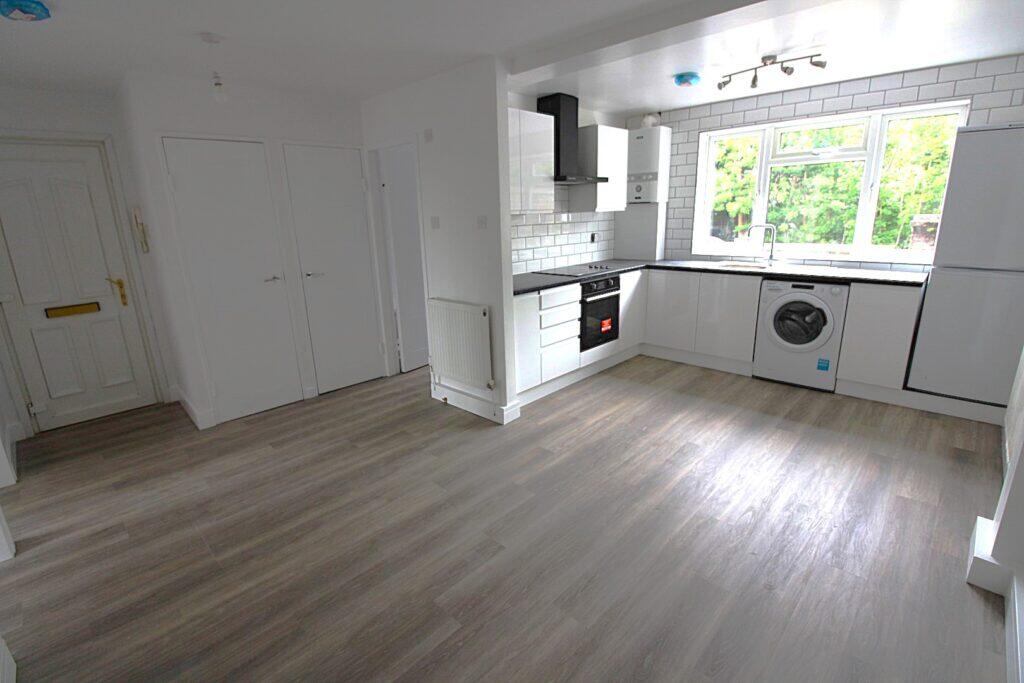 Main image of property: Chaseville Parade N21 1PG