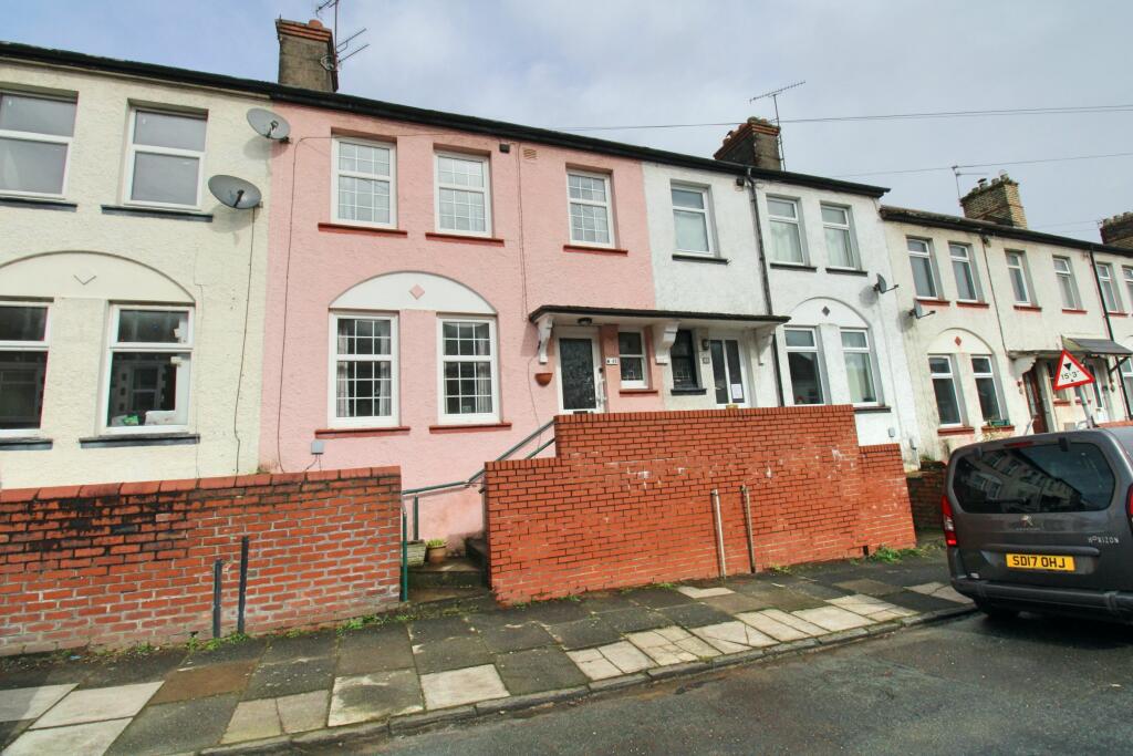 3 bedroom terraced house for sale in Andrew Road, Penarth, CF64