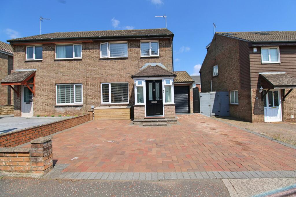3 bedroom semidetached house for sale in Slade Close, Sully, Penarth, CF64