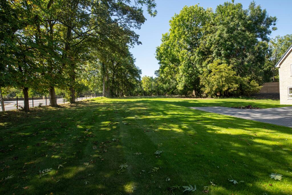 Additional property image - Whitechapel Road, 
Cleckheaton, 
West Yorkshire, 
BD19 6HS