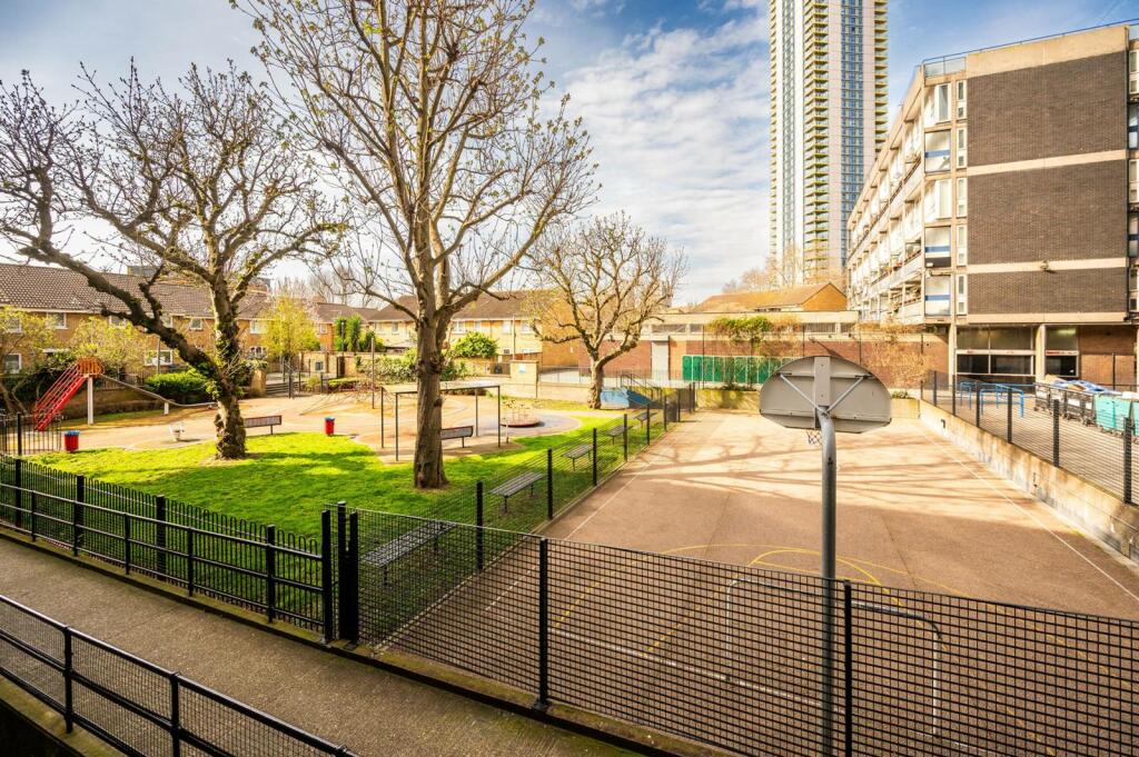 2 bedroom flat for sale in Wollaston Close, Elephant and Castle, London