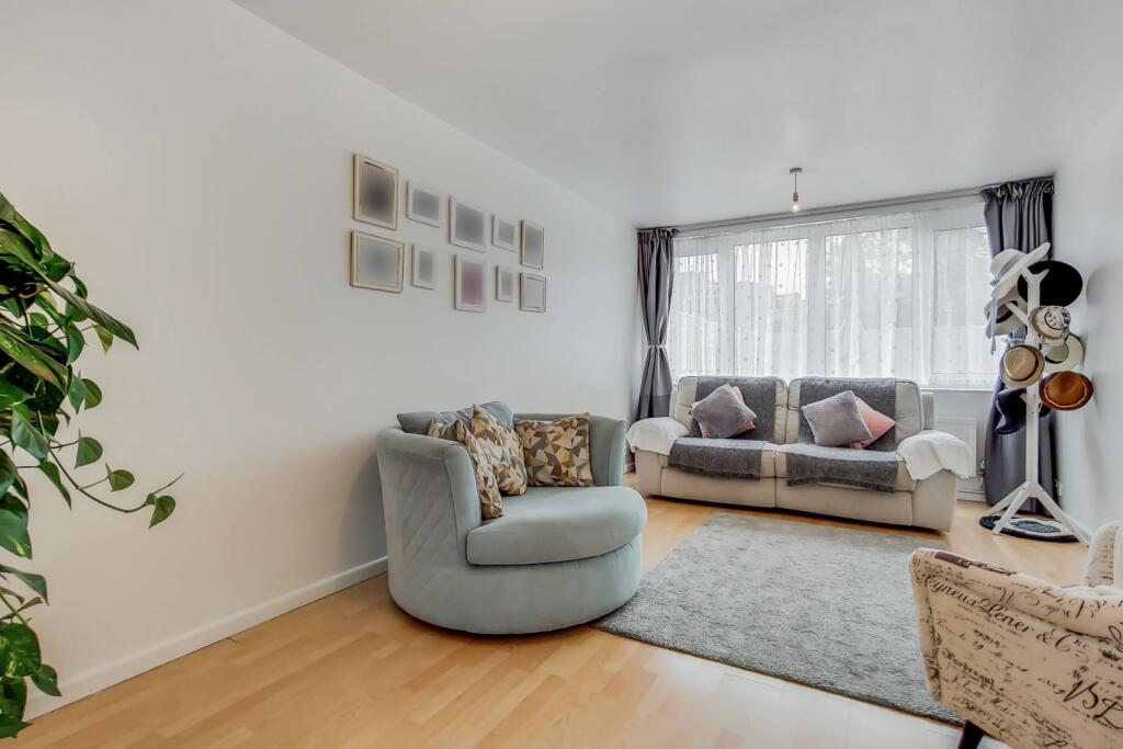 Main image of property: Mina Road, Elephant and Castle, London, SE17