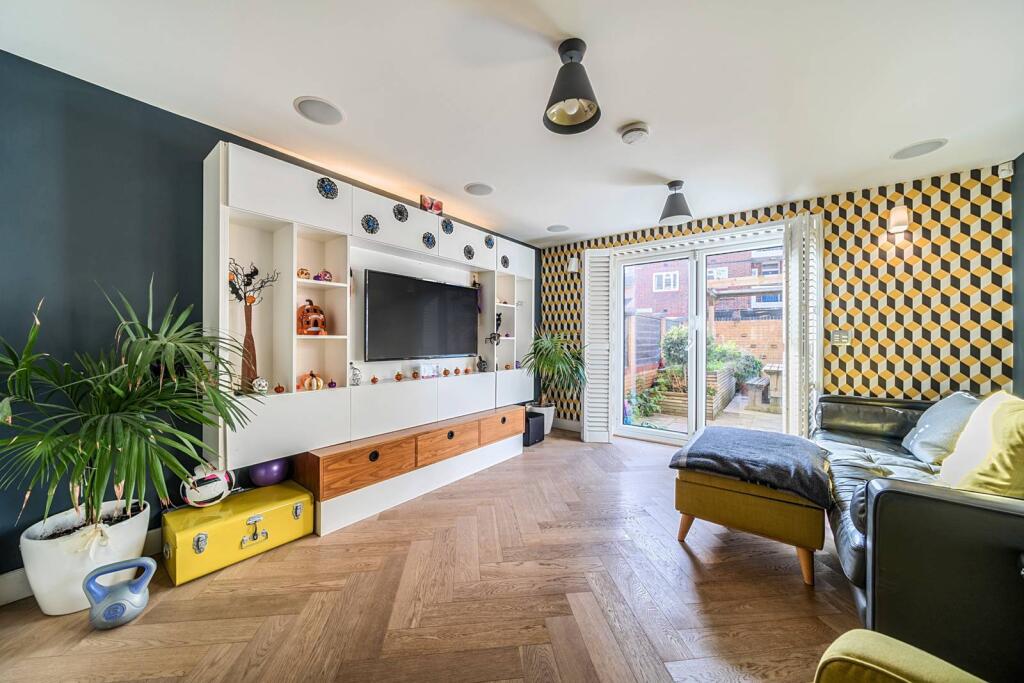 Main image of property: Canterbury Place, Elephant and Castle, London, SE17