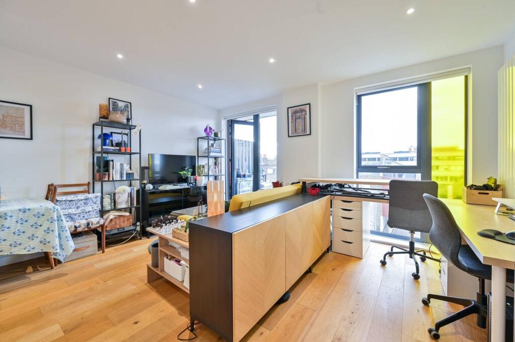 Main image of property: Waleorde Road, Elephant and Castle, London, SE17