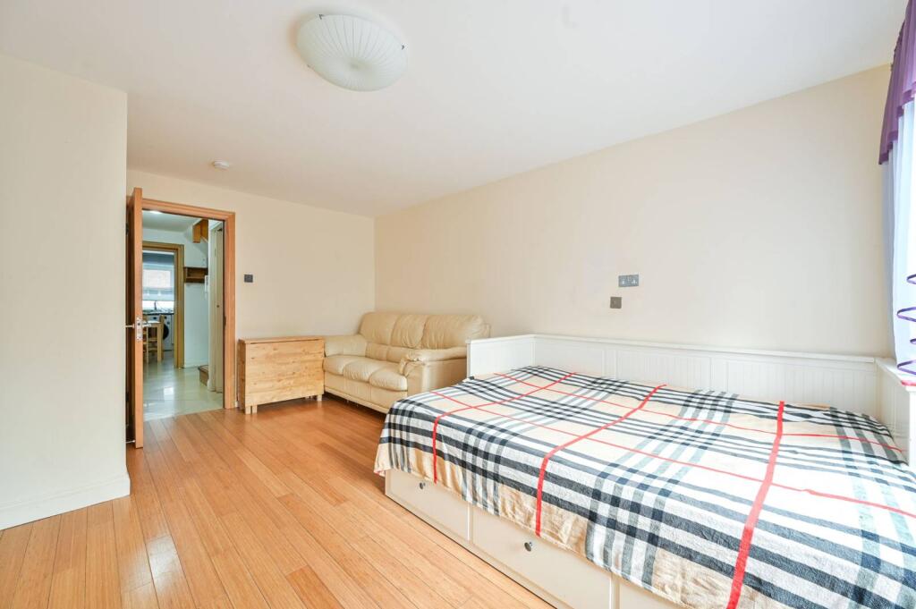 Main image of property: Chatham Street, Elephant and Castle, London, SE17