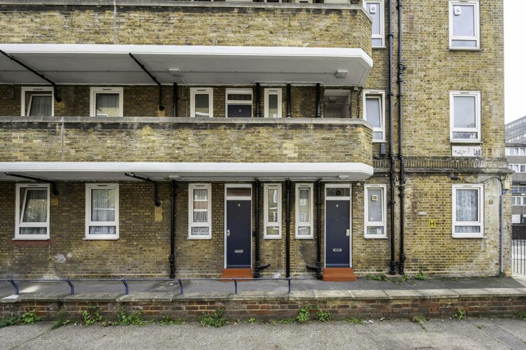 1 bedroom flat for sale in Kinglake Street, Elephant and Castle, London