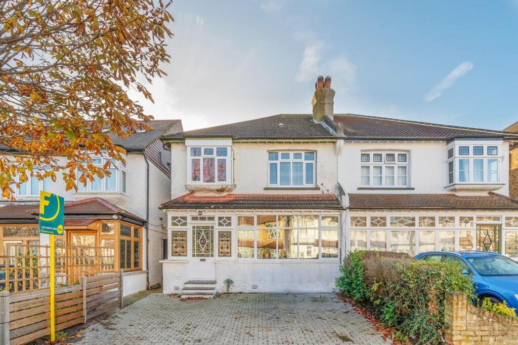 2 bedroom flat for sale in Beatrice Avenue Norbury London SW16