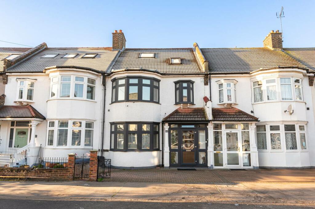 5 bedroom terraced house for sale in Fairlands Avenue, Mitcham