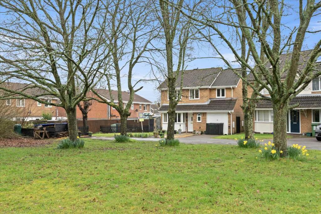 4 bedroom detached house for sale in The Cornfields, Basingstoke, RG22