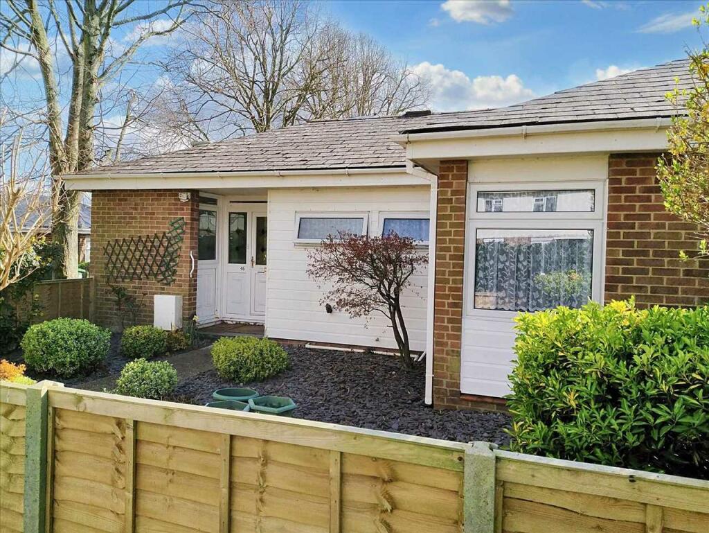 2 bedroom bungalow for sale in Warwick Road, Basingstoke, RG23