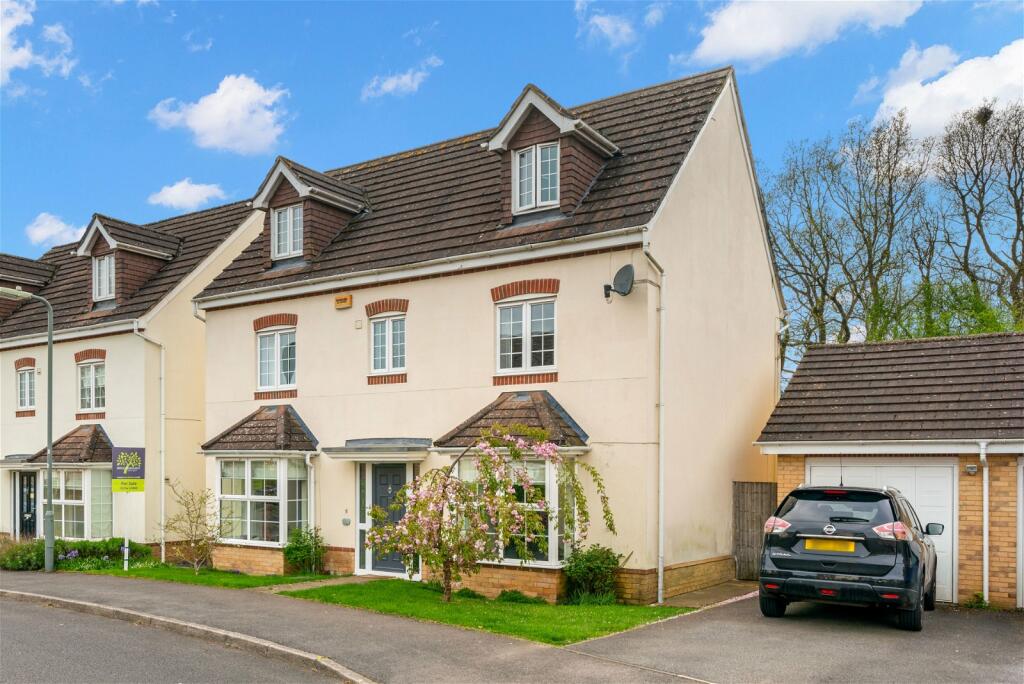 5 bedroom detached house for sale in Blunt Road, Beggarwood, RG22