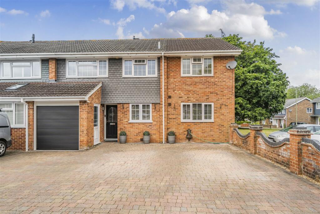 4 bedroom semidetached house for sale in Coates Close, Basingstoke, RG22