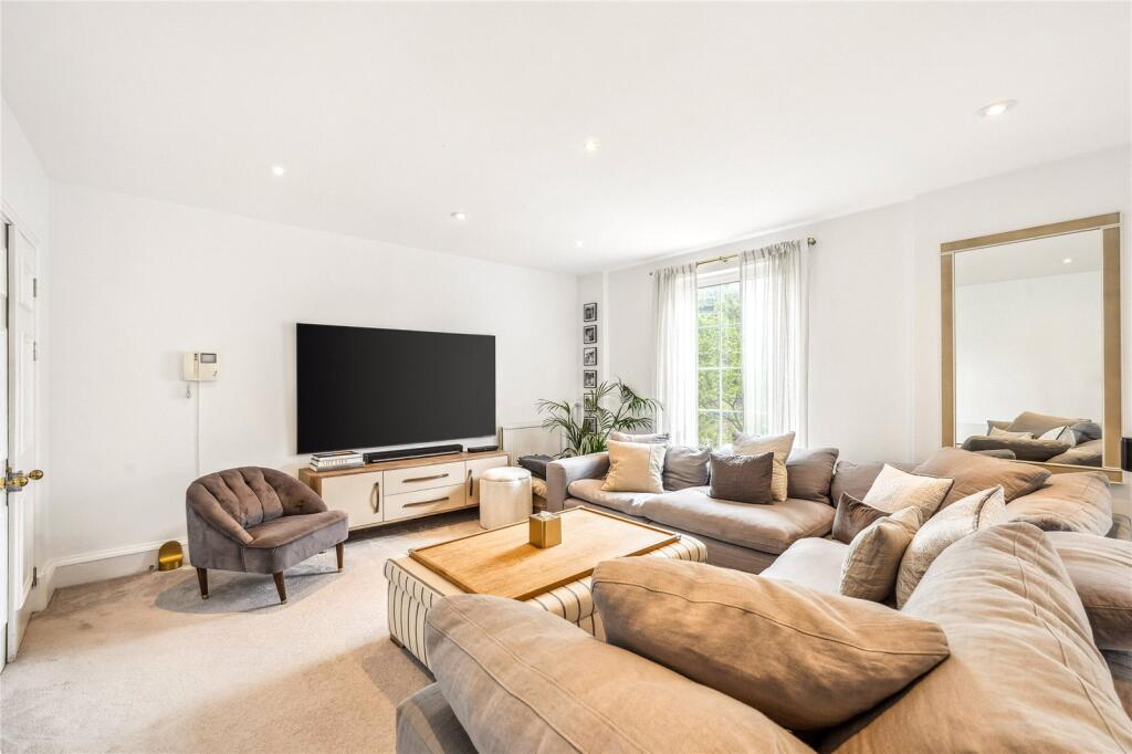 Main image of property: Carlyle Court, Chelsea Harbour, London, SW10