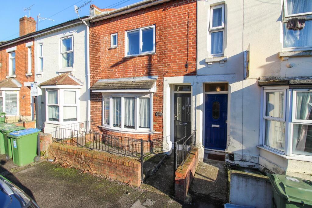 4 bedroom terraced house for rent in Berkeley Road, The Polygon, Southampton, SO15