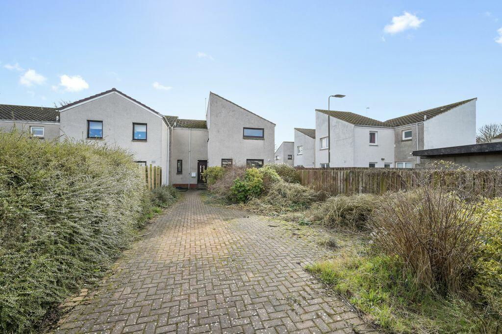 3 bedroom end of terrace house for sale in 15 Carlaverock Grove