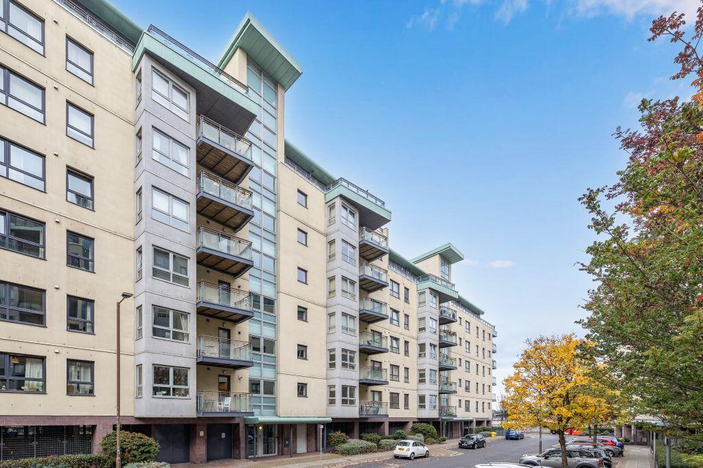 Main image of property: 2/5 Portland Gardens, Edinburgh, EH6 6NA