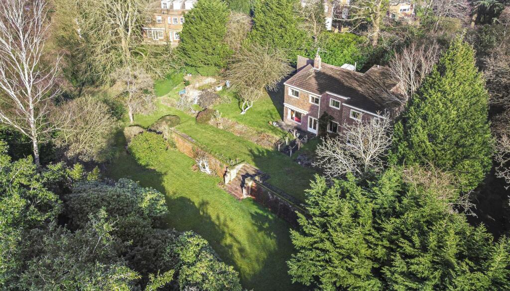 6 bedroom detached house for sale in Mount Park Private Estate, Harrow