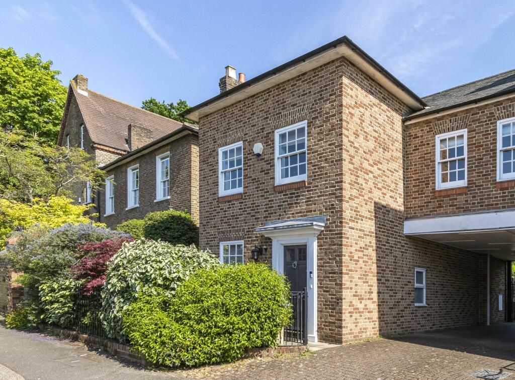 4 bedroom semidetached house for sale in Middle Road, Harrow on the