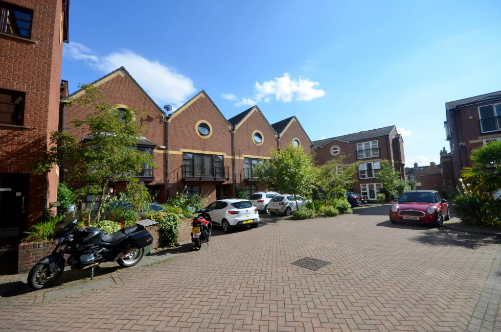 Main image of property: Wellowgate Mews, Grimsby, DN32