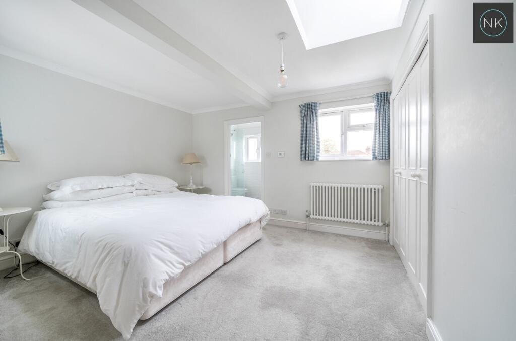 Additional property image - Piercing Hill, Theydon Bois, Epping, Essex, CM16
