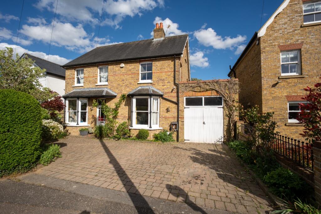 Main image of property: Theydon Park Road, Theydon Bois, Epping, Essex, CM16 7LR