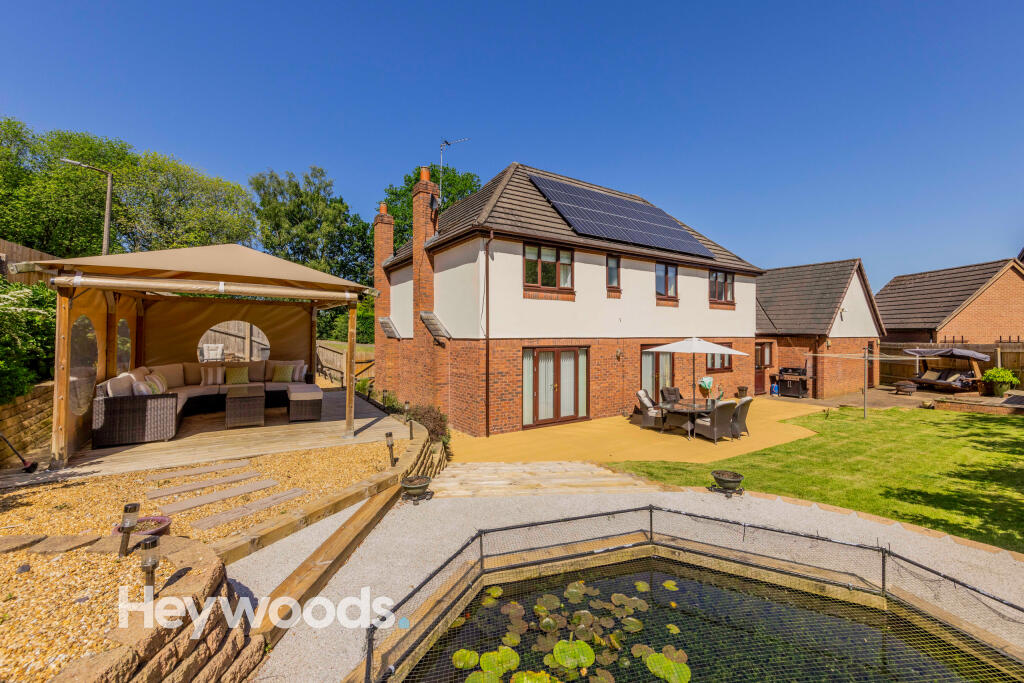 4 bedroom detached house for sale in Park Wood Drive, Baldwins Gate, Newcastle, ST5