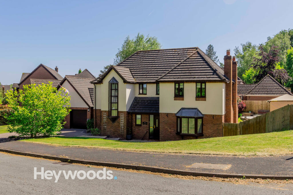 4 bedroom detached house for sale in Park Wood Drive, Baldwins Gate