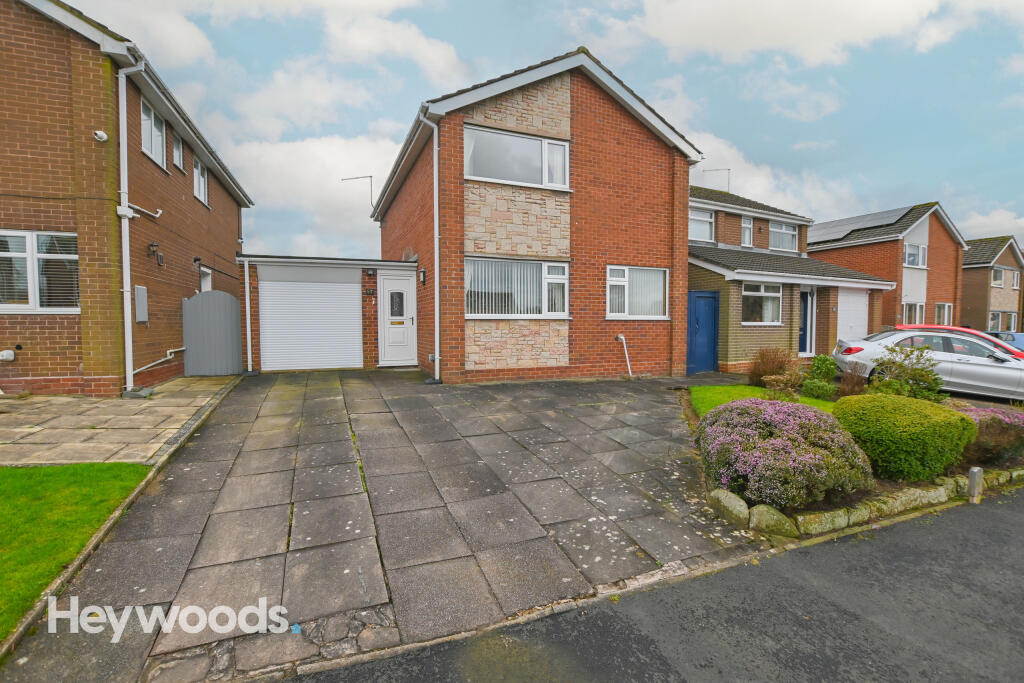 3 bedroom detached house for sale in Paris Avenue, Westlands, Newcastle