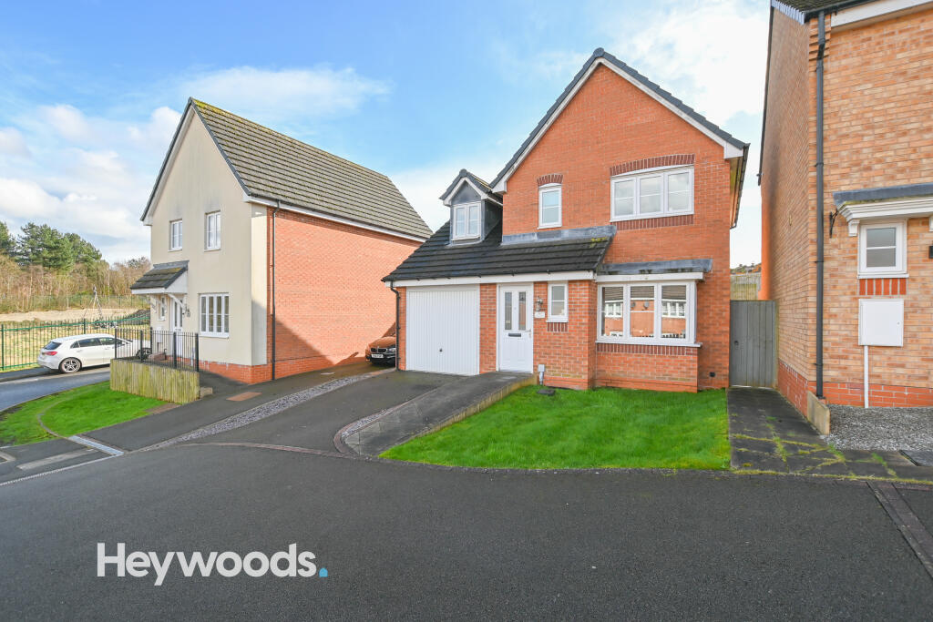 3 bedroom detached house for sale in Lamphouse Way, Wolstanton