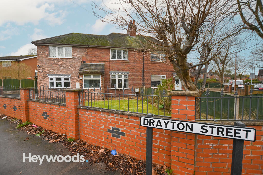 3 bedroom semidetached house for sale in Drayton Street, Newcastle