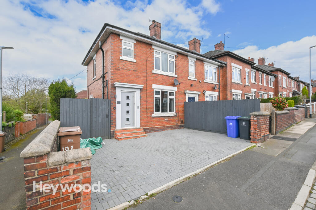 3 bedroom town house for sale in Wileman Street, Fenton, Stoke-on-Trent, ST4