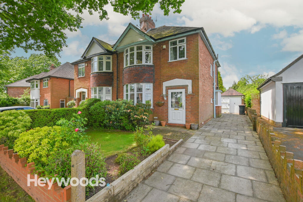 3 bedroom semidetached house for sale in Chester Crescent, Westlands, NewcastleunderLyme, ST5