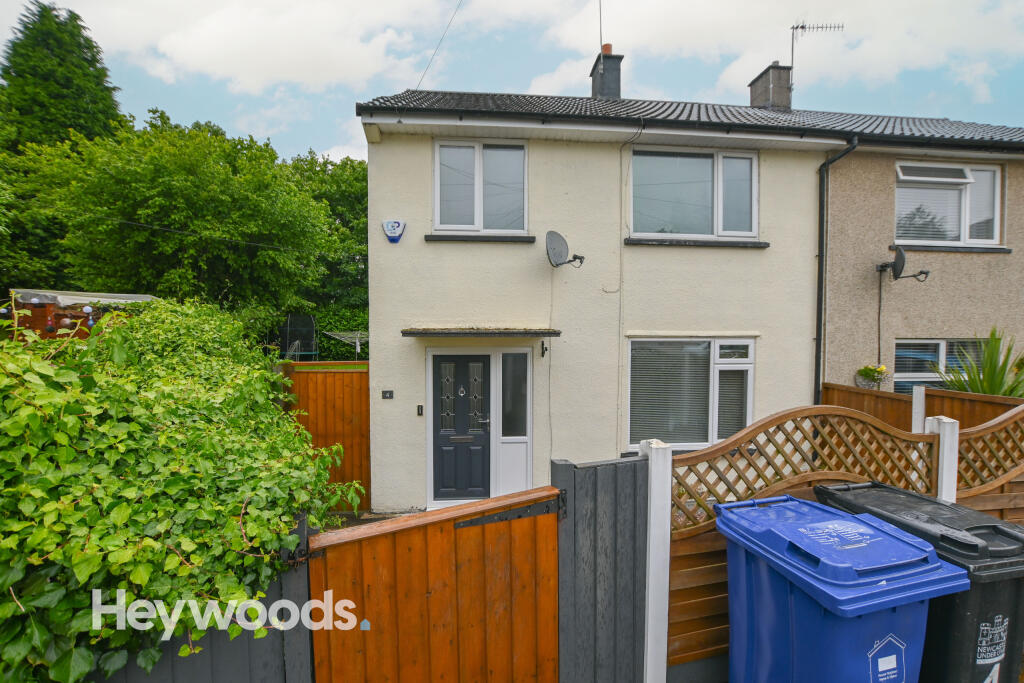 3 bedroom semidetached house for sale in Harrogate Grove, Silverdale