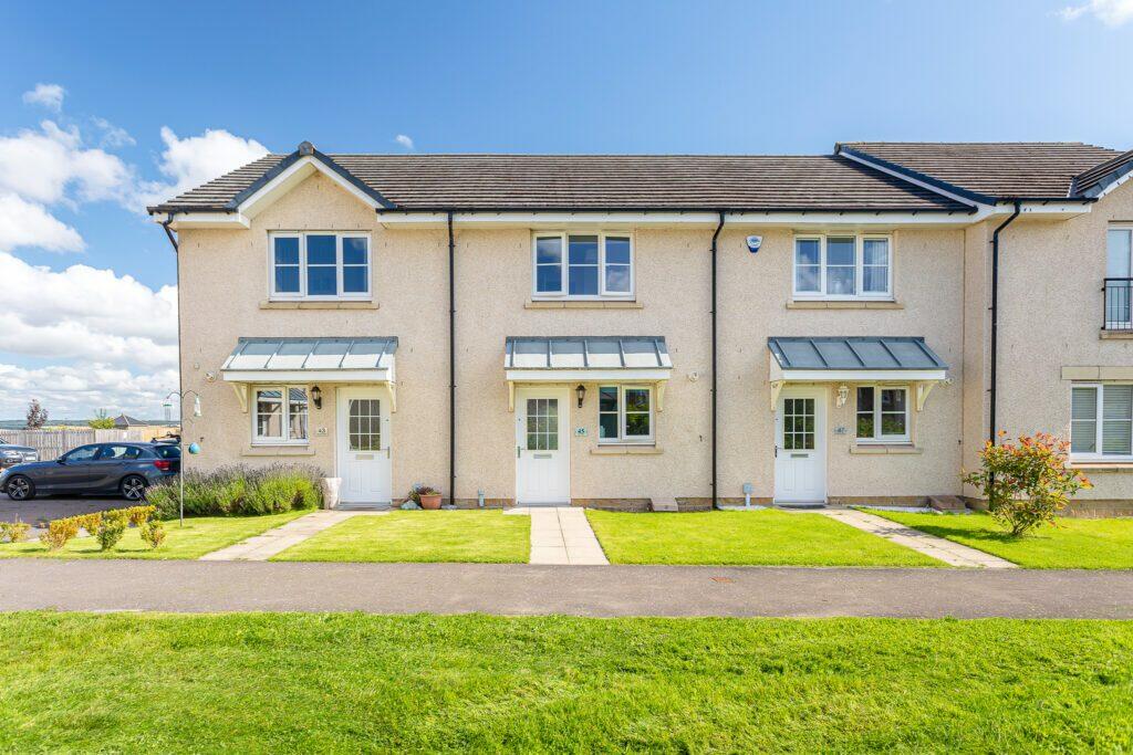 2 bedroom terraced house for sale in Benton Road, Auchterarder, PH3