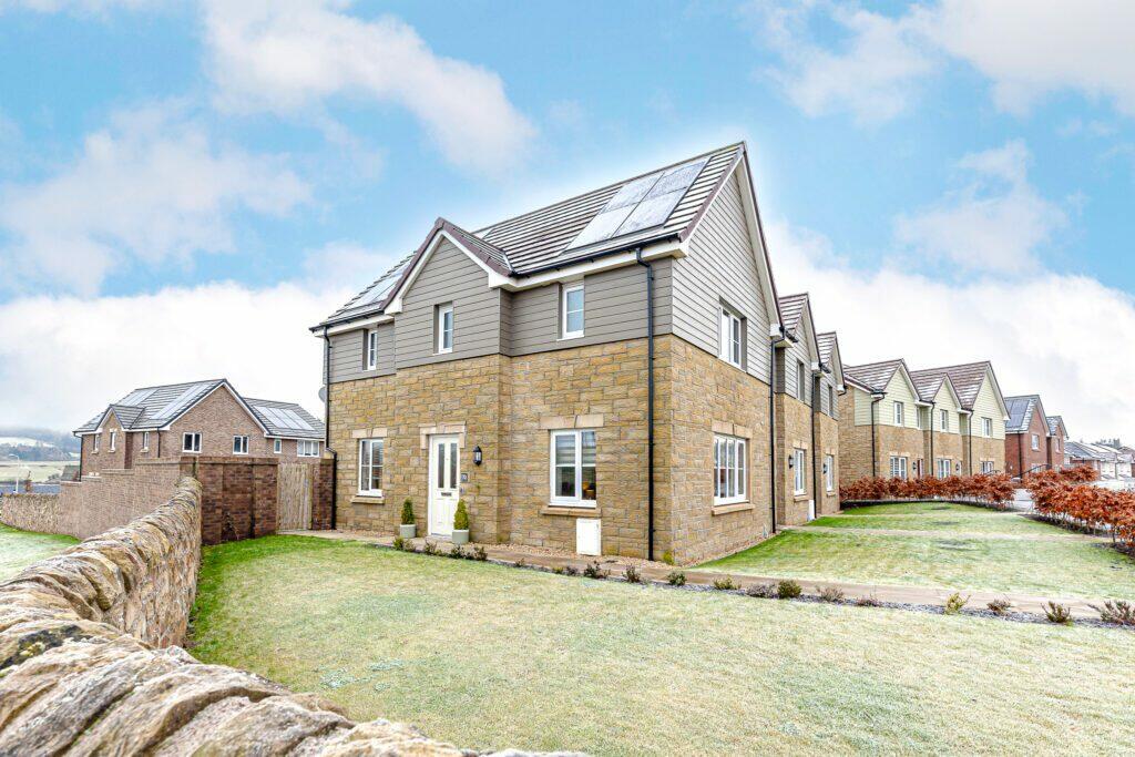 3 bedroom terraced house for sale in Benton Road, Auchterarder, PH3