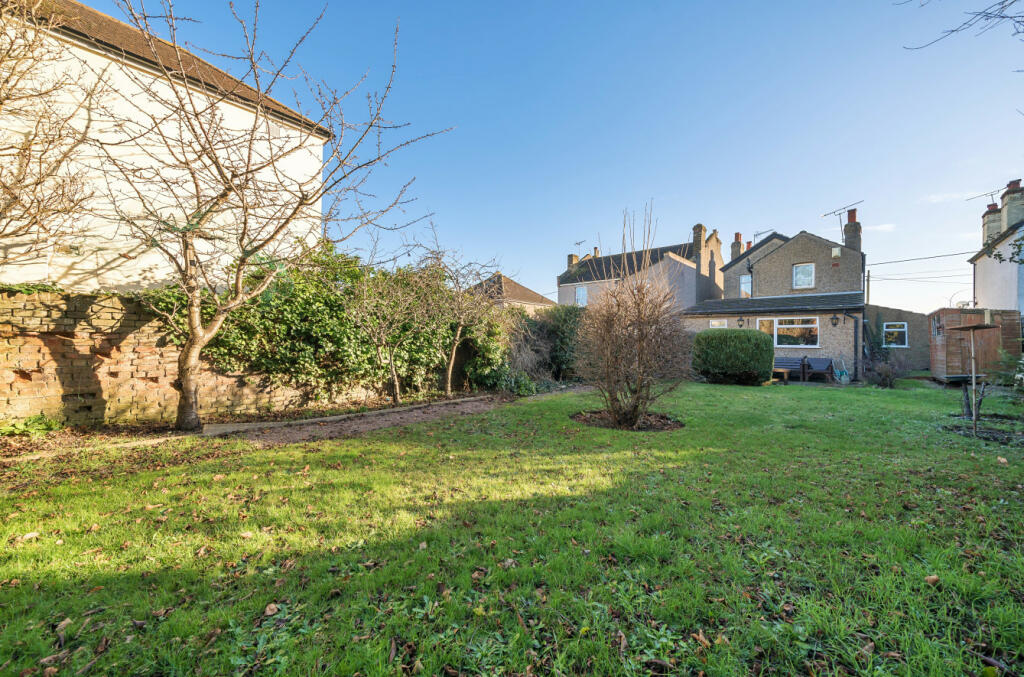 5 bedroom detached house for sale in Shirehall Road, Hawley, Dartford
