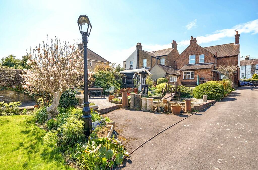 3 bedroom detached house for sale in Main Road, Sutton At Hone