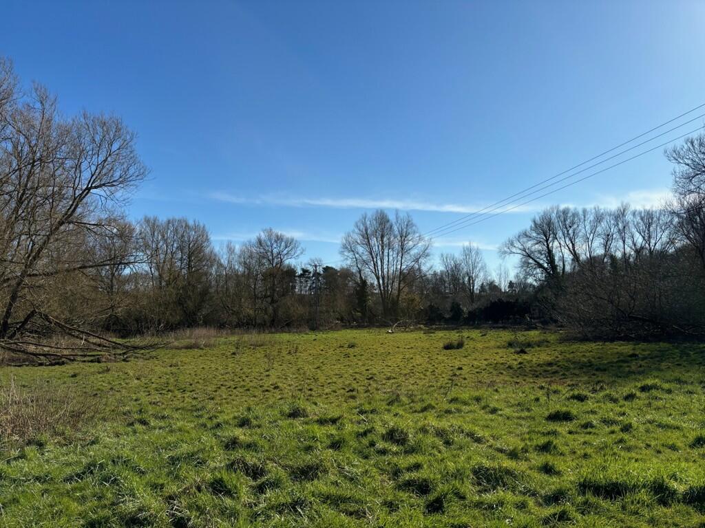 Main image of property: Grazing Land Adjacent To The Globe Inn, Globe Lane, Leighton Buzzard, Bedfordshire, LU7 2TA