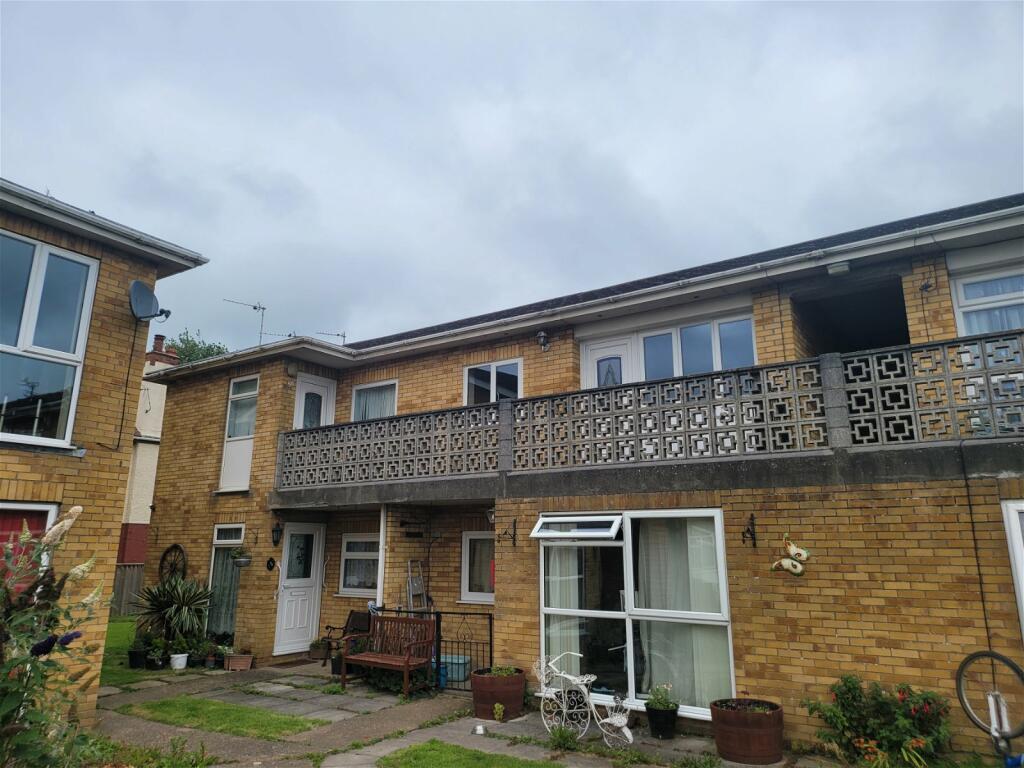 2 bedroom flat for sale in Sunningdale Close, Chapel St leonards, PE24