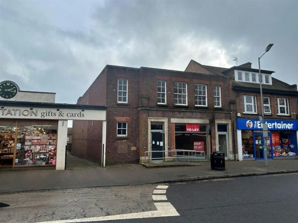 Main image of property: 4 Sycamore Road, Amersham, HP6 5DT