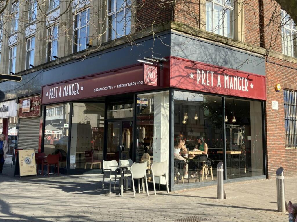 Main image of property: 42 High Street, Brentwood, CM14 4AJ